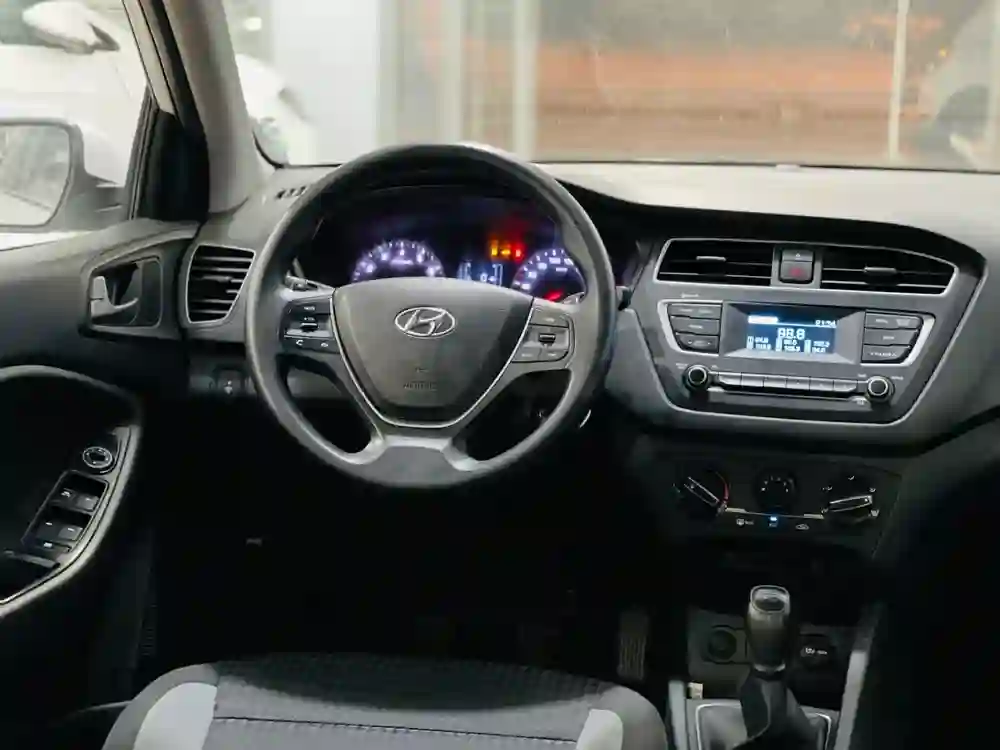 Hyundai i200