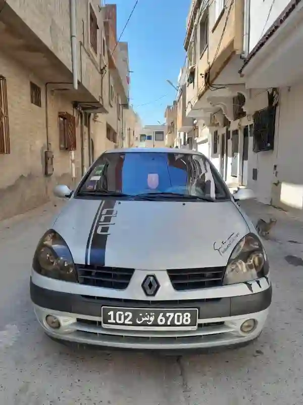 Clio Bombé0