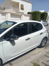 Peugeot 208 en Très bon État à Cite Ennasr