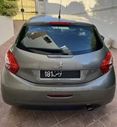 Peugeot 208 en Très bon État à Riadh Landlous