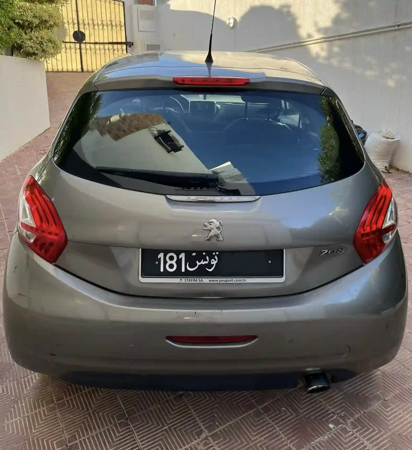 Peugeot 208 en Très bon État à Riadh Landlous0