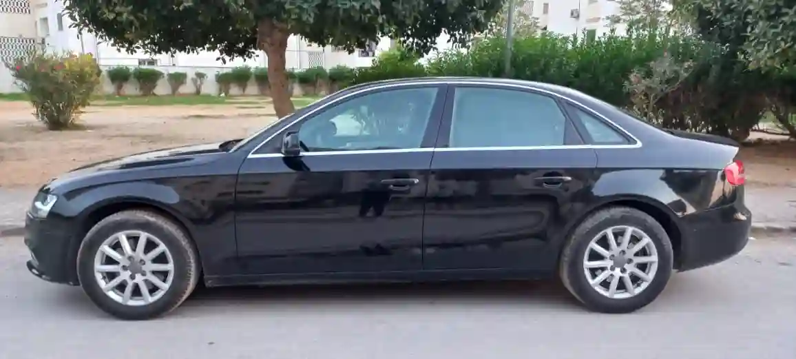 Audi a4 Essence 2013 à Cite El Boustene 1 - Vue 4