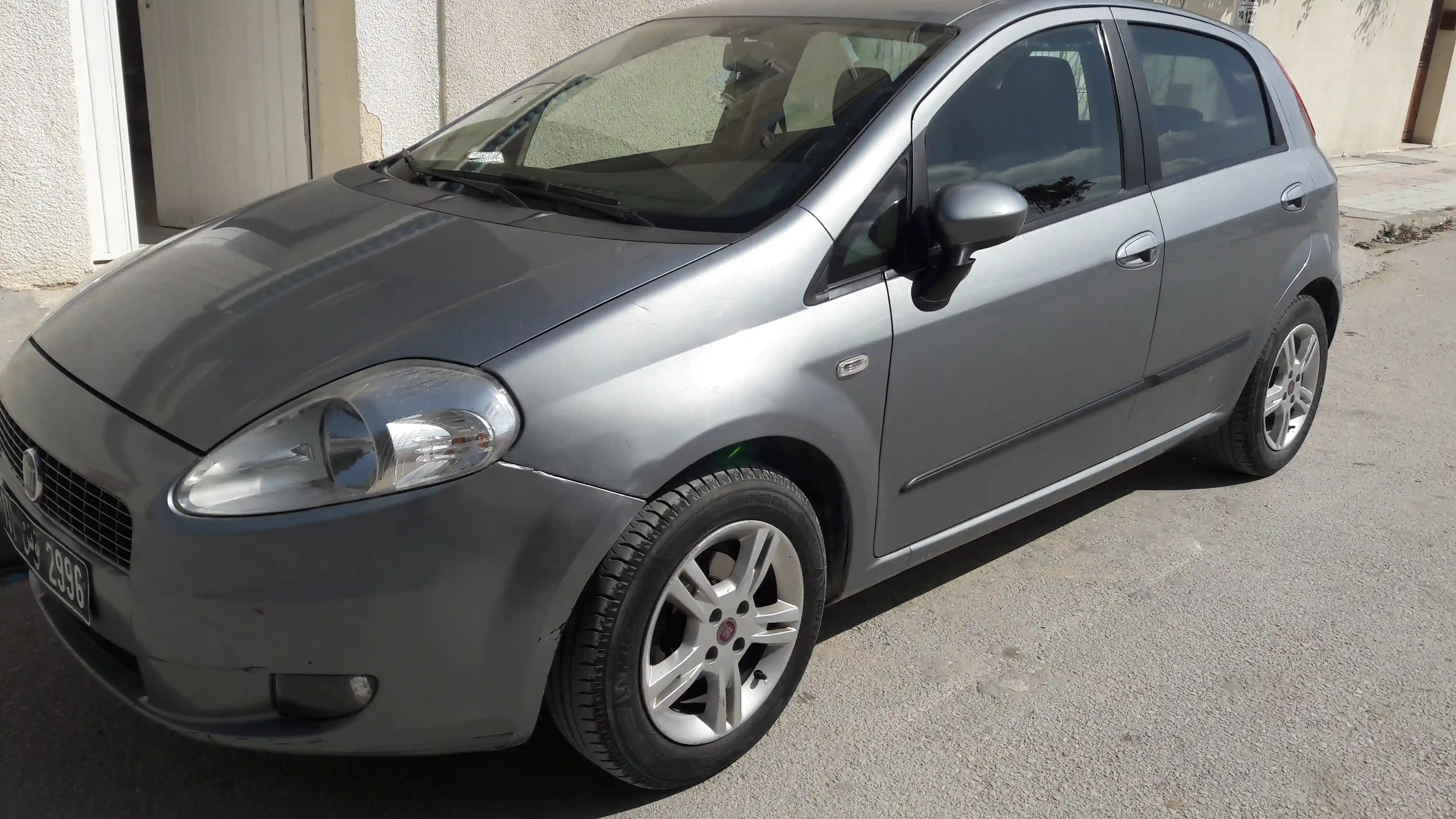 Fiat Grande Punto à Cite El Ouerdia - Vue 2