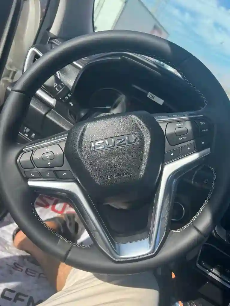 Isuzu Dmax 30 L Diesel Boite Automatique - Vue 3