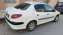 Peugeot 206 Sedan Ndhifa Barcha à Ezzahra