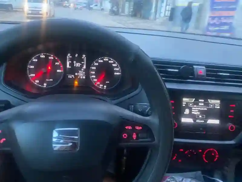 Seat Arona Essence 16 - Vue 3