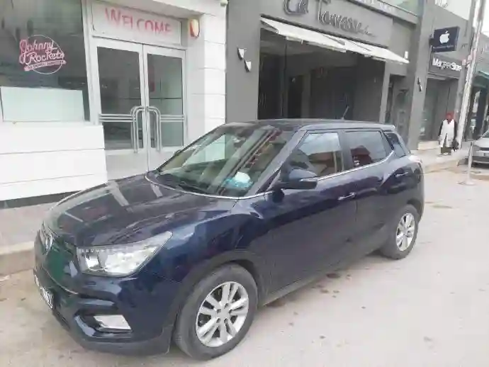 À Vendre Ssangyong Tivoli 16 Essence - Automatique - Vue 2