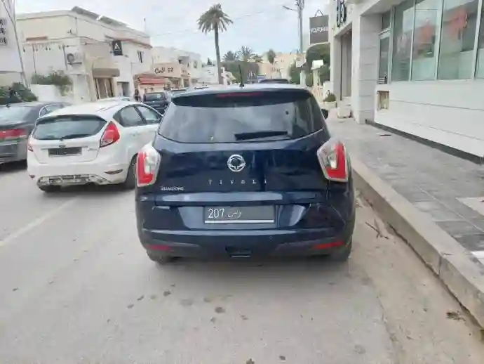 À Vendre Ssangyong Tivoli 16 Essence - Automatique - Vue 4