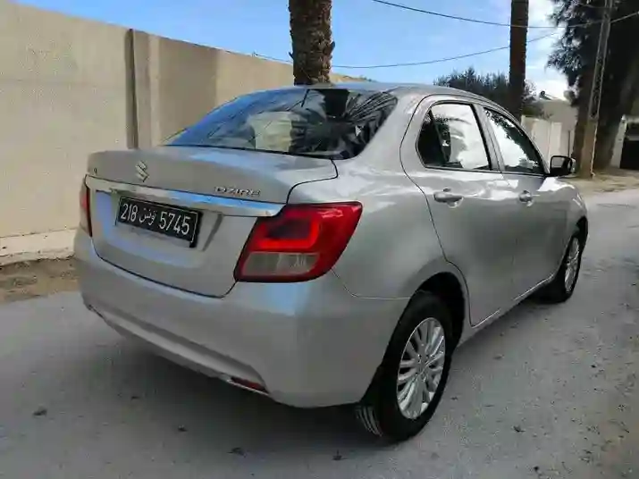 Suzuki Dzire Première Main EN Excellent État - Vue 3