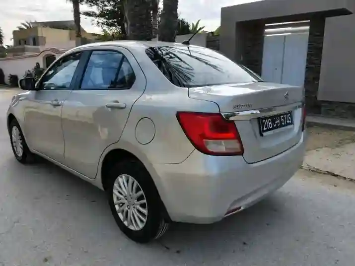 Suzuki Dzire Première Main EN Excellent État - Vue 4