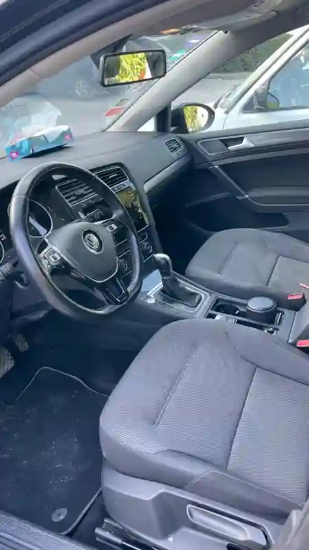Volkswagen Golf Essence 2019 - Vue 2