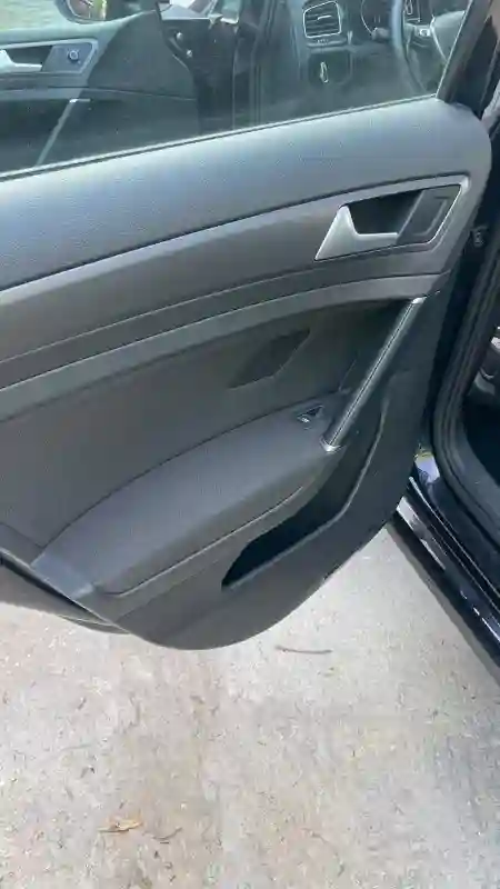 Volkswagen Golf Essence 2019 - Vue 3