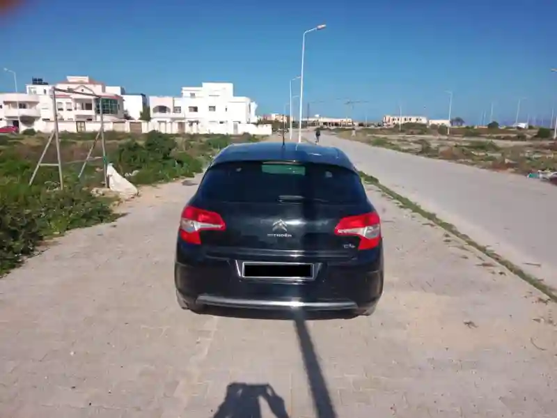 Citroen C4 Essence 2012 - Vue 1