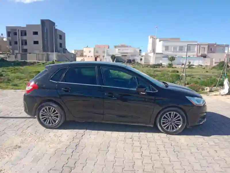 Citroen C4 Essence 2012 - Vue 2
