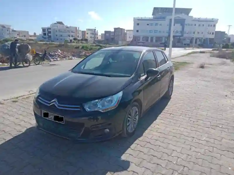 Citroen C4 Essence 2012 - Vue 3