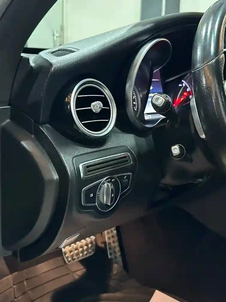 Mercedes C180 à Oued Ellil - Vue 1