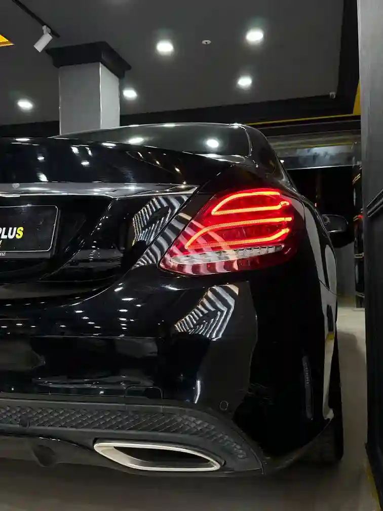 Mercedes C180 à Oued Ellil - Vue 2