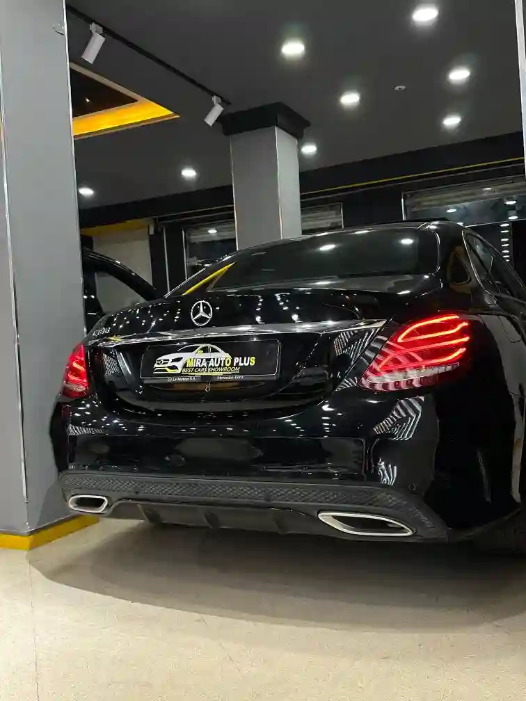 Mercedes C180 à Oued Ellil - Vue 3