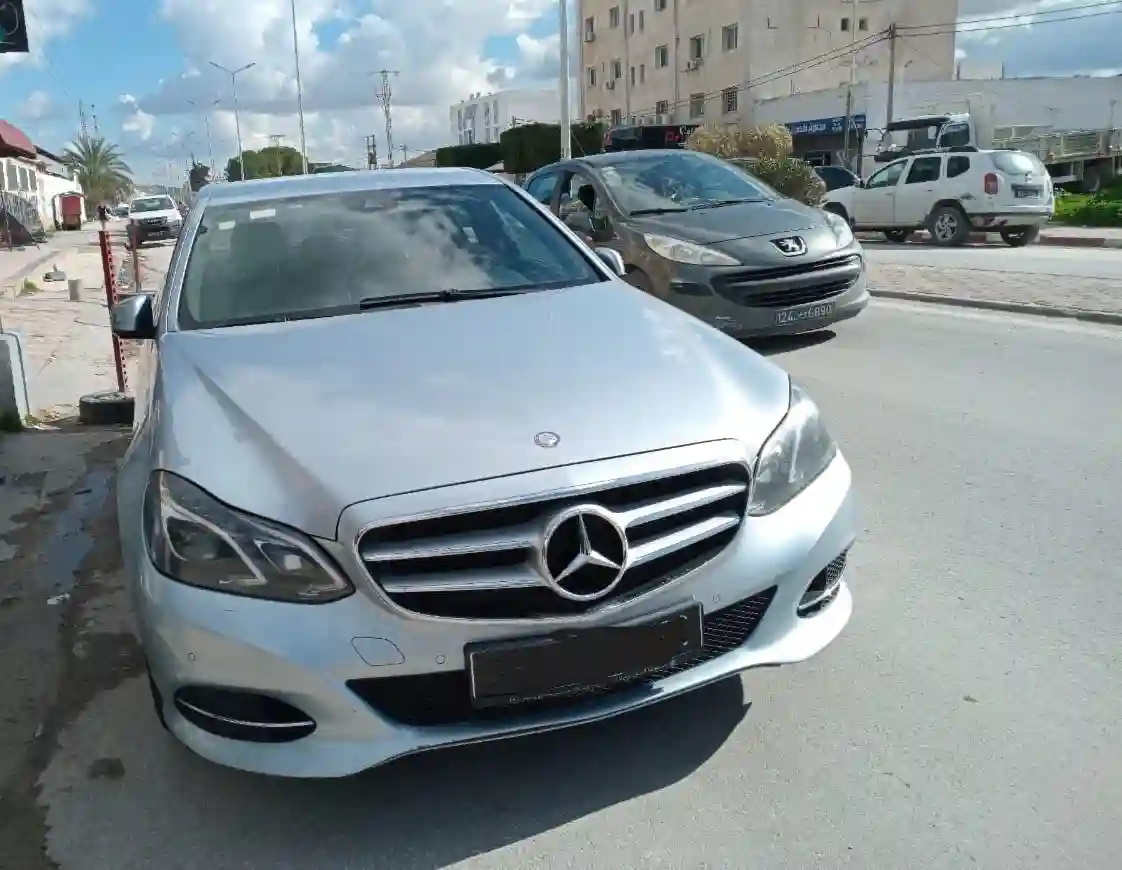 Mercedes E200 à Oued Ellil - Vue 4