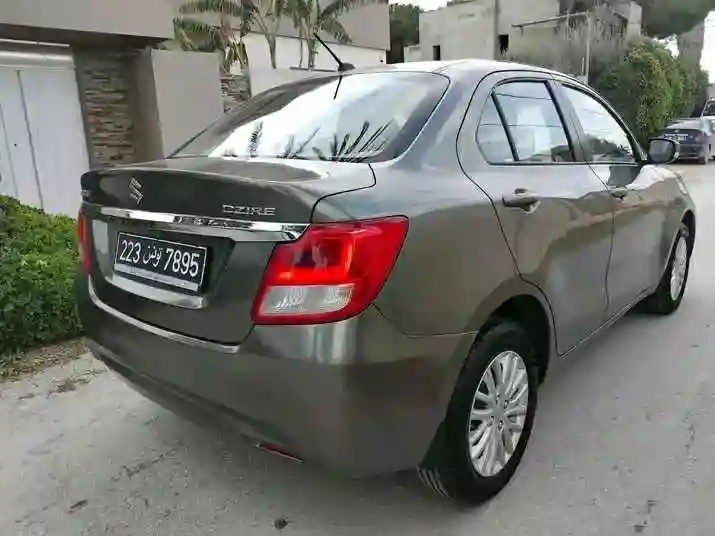 Suzuki Dzire Première Main EN Très BON État - Vue 1
