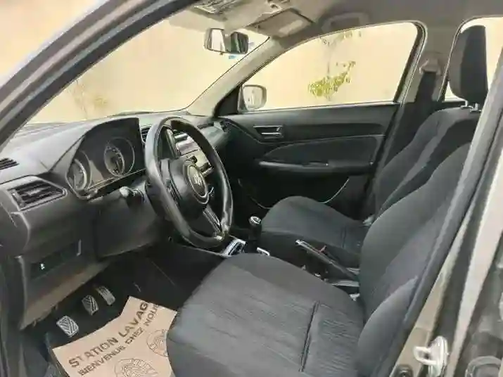 Suzuki Dzire Première Main EN Très BON État - Vue 8