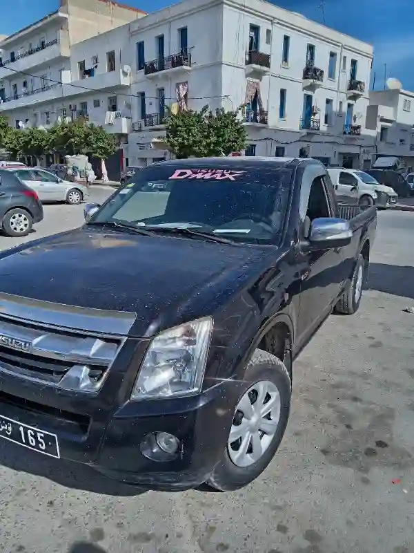 Isuzu Dimax Khalijeya - Vue 1