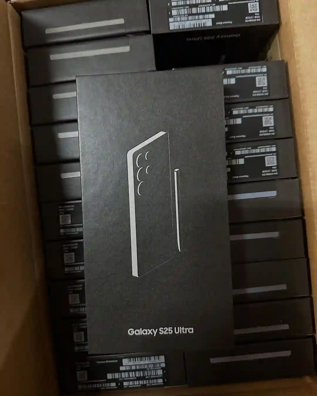 Samsung Galaxy s25 Ultra 5g s25 à Ain Draham - Vue 1