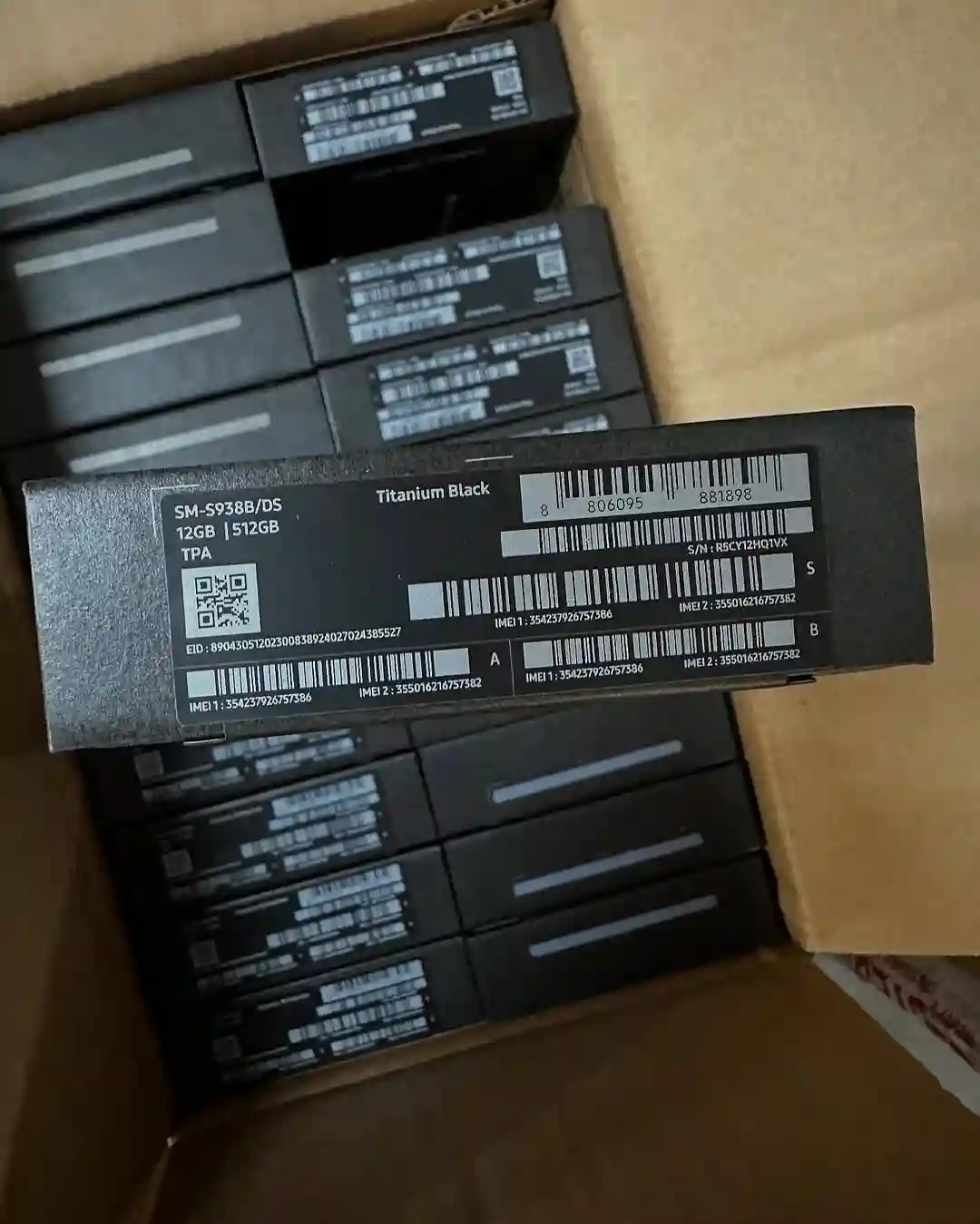 Samsung Galaxy s25 Ultra 5g s25 à Ain Draham - Vue 3