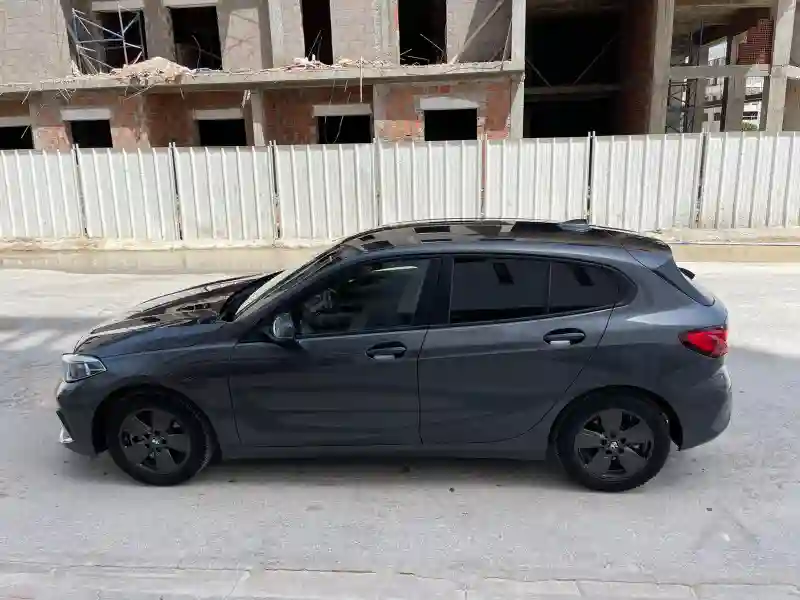 Bmw 118 Essence 2020 - Vue 1