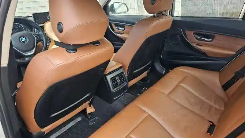 Bmw Serie 3 VI Essence 2014 - Vue 1