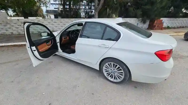 Bmw Serie 3 VI Essence 2014 - Vue 2