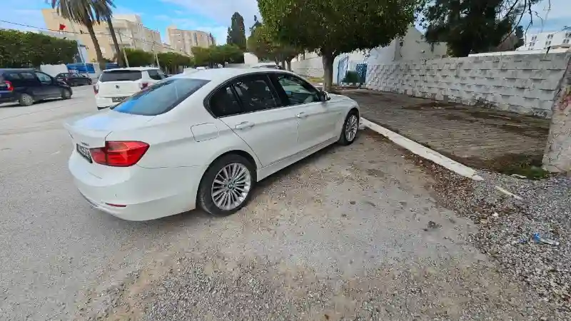 Bmw Serie 3 VI Essence 2014 - Vue 6