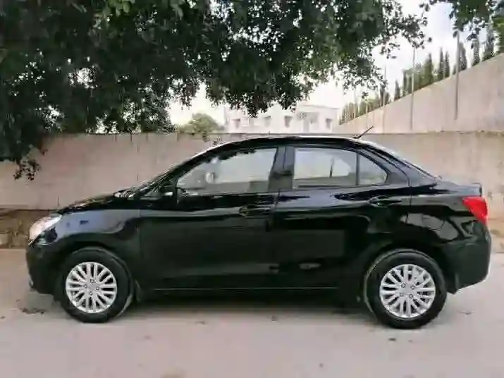 Suzuki Dzire GL Première Main EN État Neuf - Vue 7
