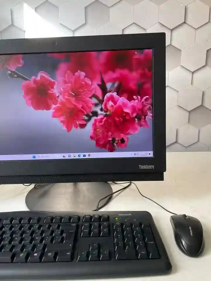 All in one Lenovo Thnik Centre i3 6éme Génération - Vue 4