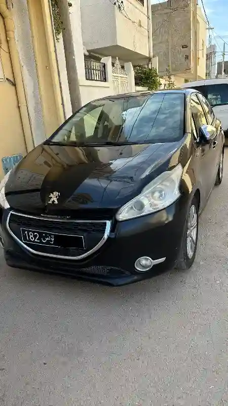 Peugeot 208 Essence 2015 - Vue 1