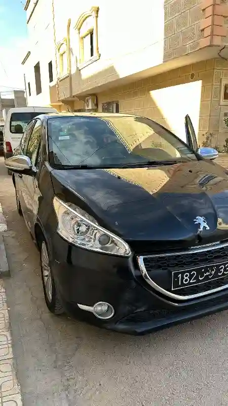 Peugeot 208 Essence 2015 - Vue 3