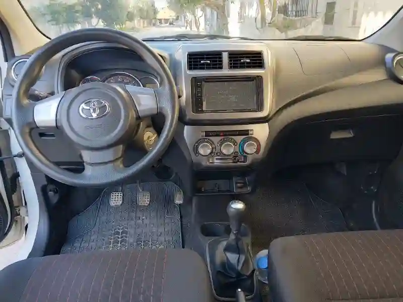 Toyota Aygo Essence 2022 - Vue 2
