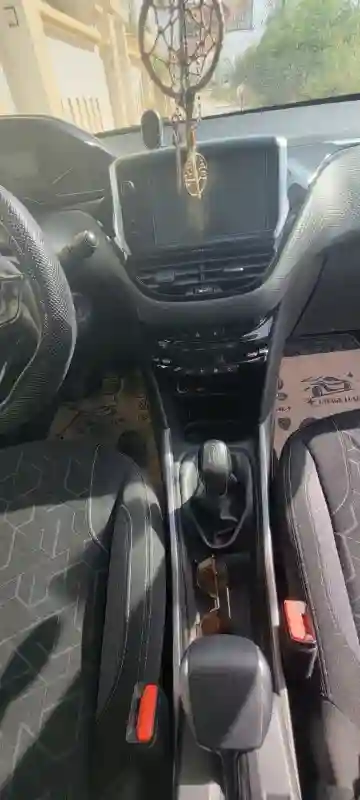 Peugeot 2008 Essence 2017 - Vue 4