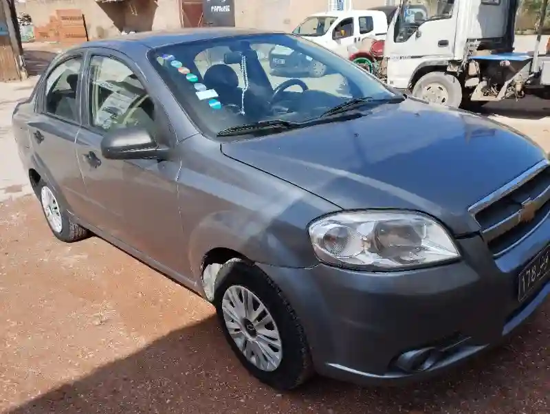 Chevrolet Aveo Essence 2014 - Vue 4