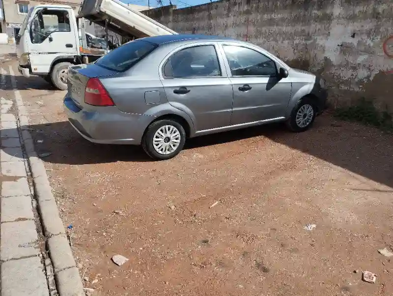 Chevrolet Aveo Essence 2014 - Vue 6