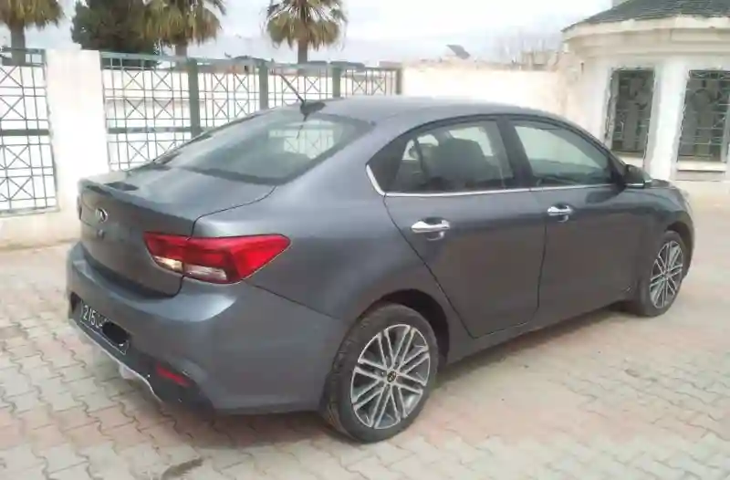 Kia RIO Essence 2020 - Vue 5