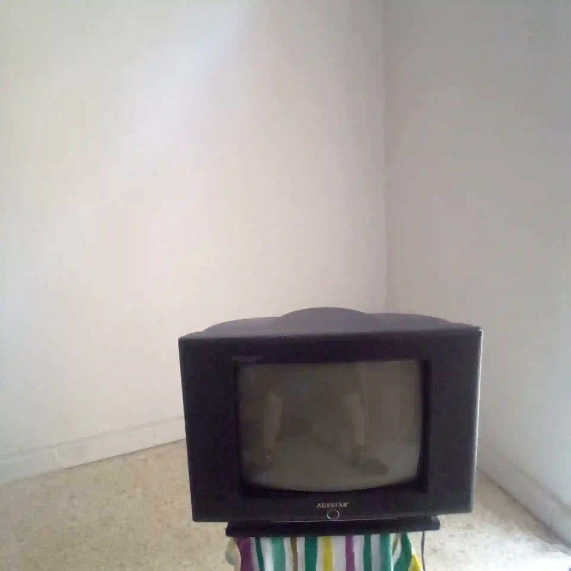 Tv a 120 dt Seulement Negociable à Fouchana - Vue 1
