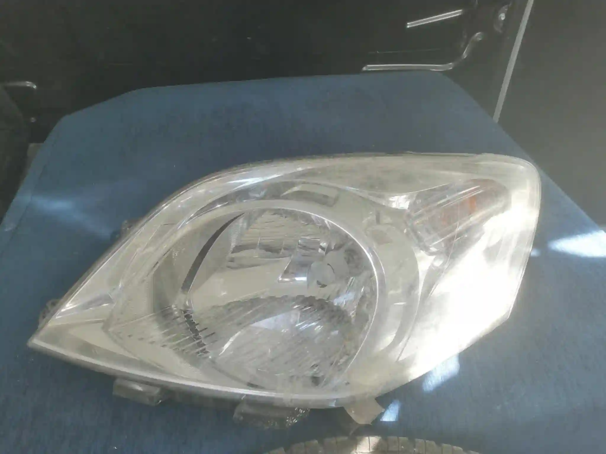 Pneu Avec Jante feu Avant Gauche Fiat Fiorino à El Menzah - Vue 1