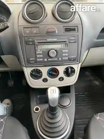 Ford Fiesta Ghia t - Vue 2