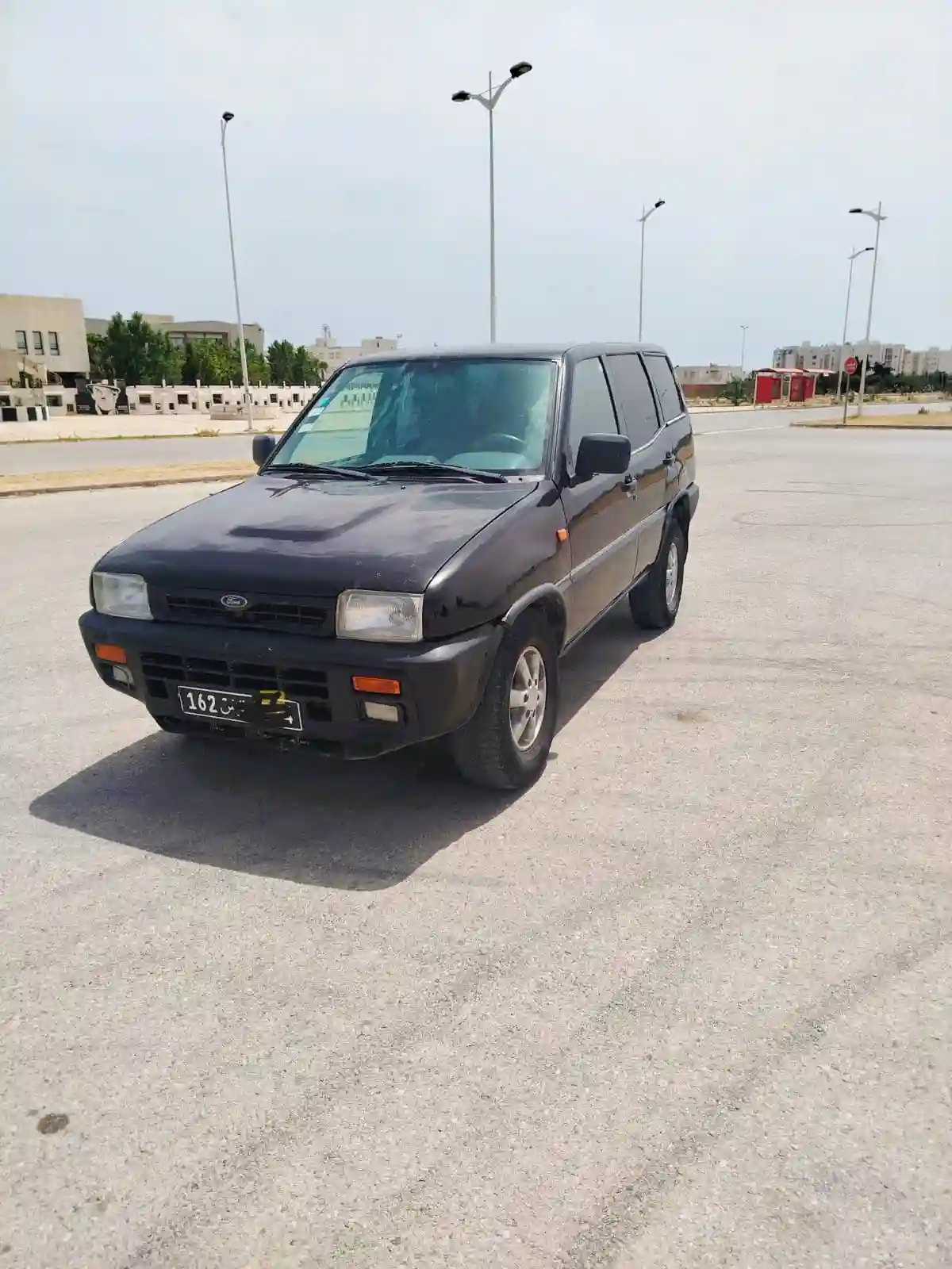 4x4 Ford Maverick 7 Places à Nabeul - Vue 3