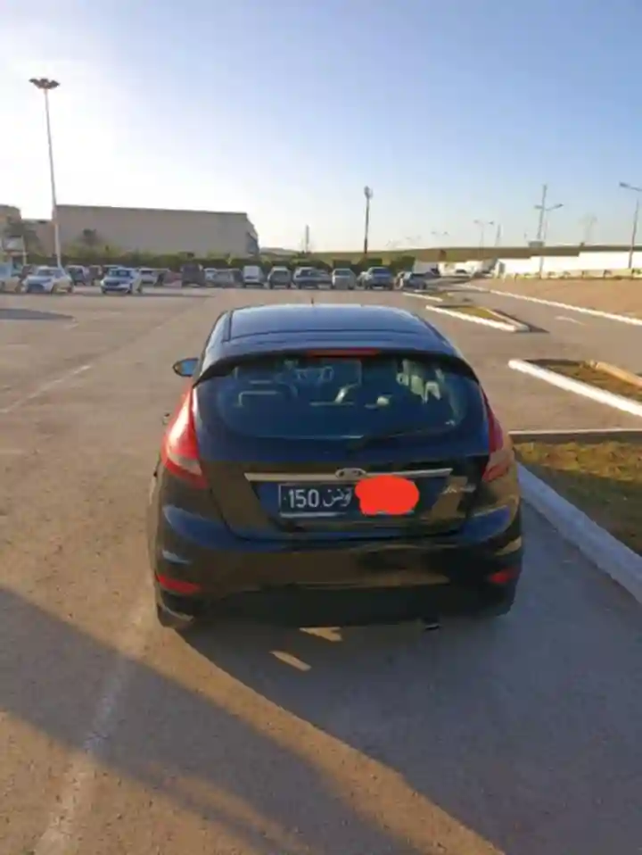Ford Fiesta Titanium Noir de 2011 à Cite Bougatfa - Vue 2