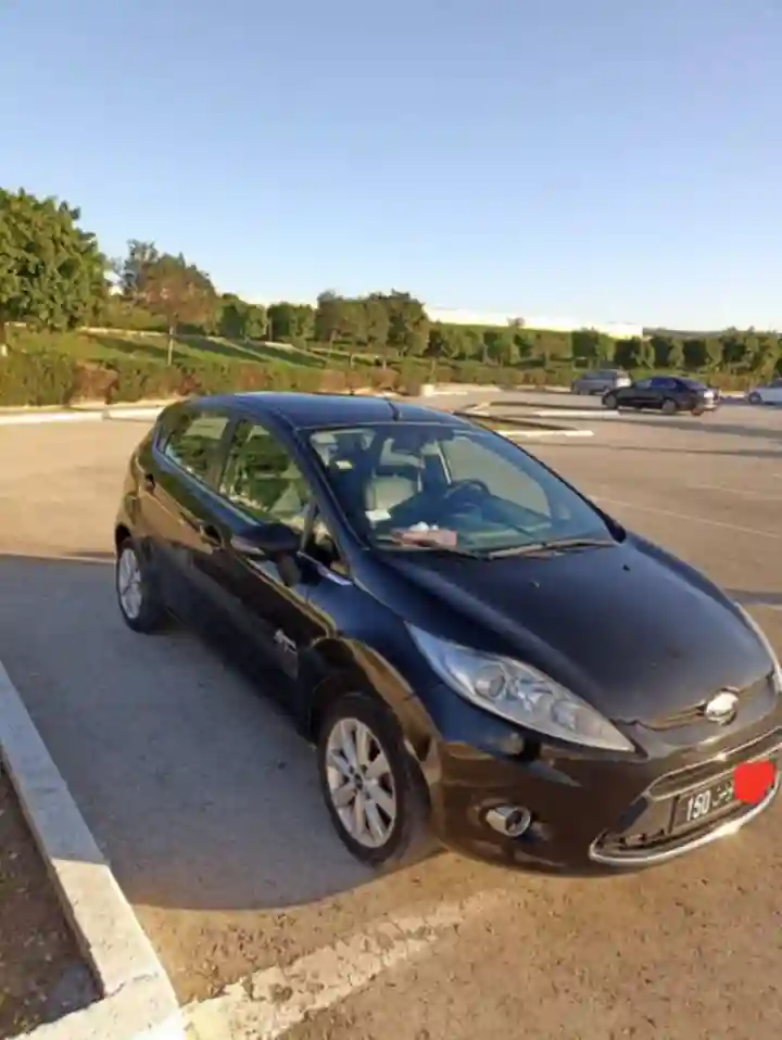 Ford Fiesta Titanium Noir de 2011 à Cite Bougatfa - Vue 3