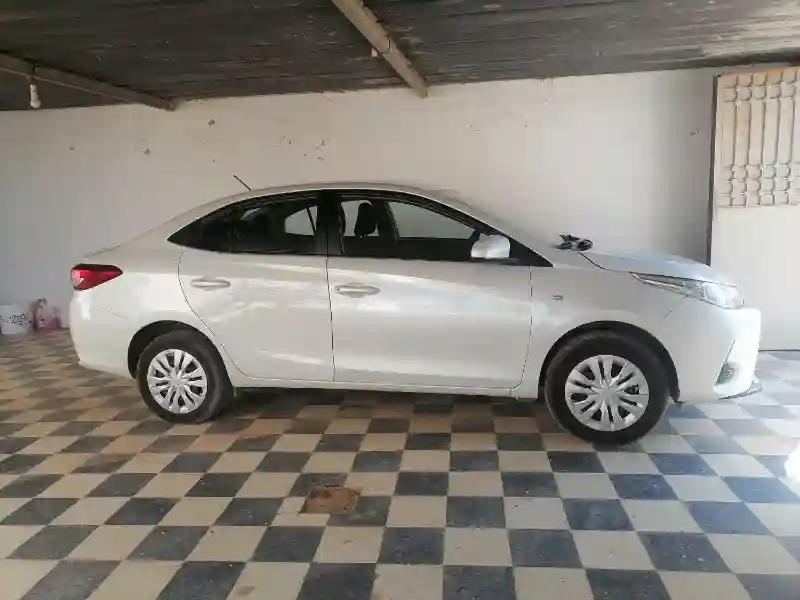 Toyota Yaris Essence 2021 - Vue 4