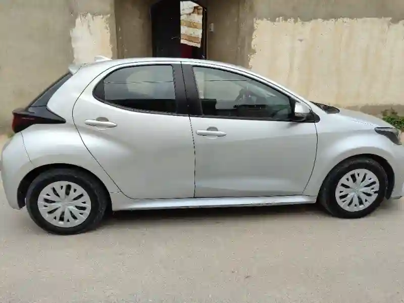Toyota Yaris Essence 2021 - Vue 3