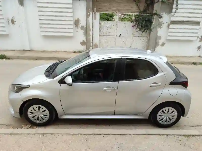 Toyota Yaris Essence 2021 - Vue 8